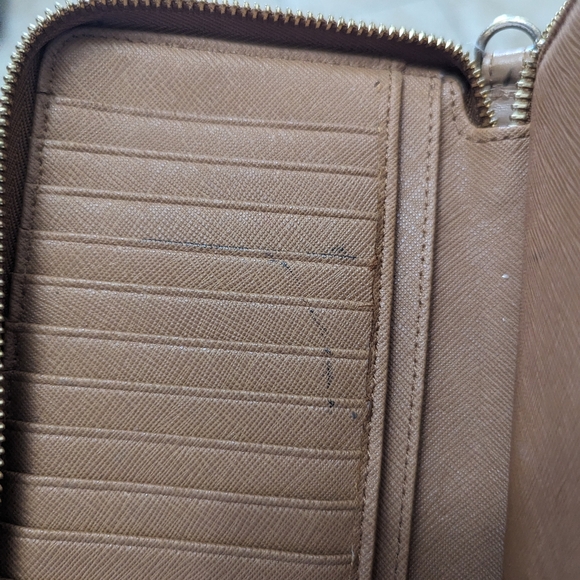 Gently use, Michael Kors Jet set Wallet - Picture 8 of 15